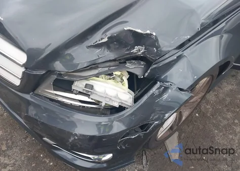 2013 Mercedes-Benz C 300 Luxury 4Matic/Sport 4Matic z USA, uszkodzony, nr VIN WDDGF8AB5DR286740